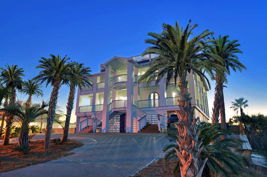 Admiral's Palace, Heated Pool & Tiki Cruise