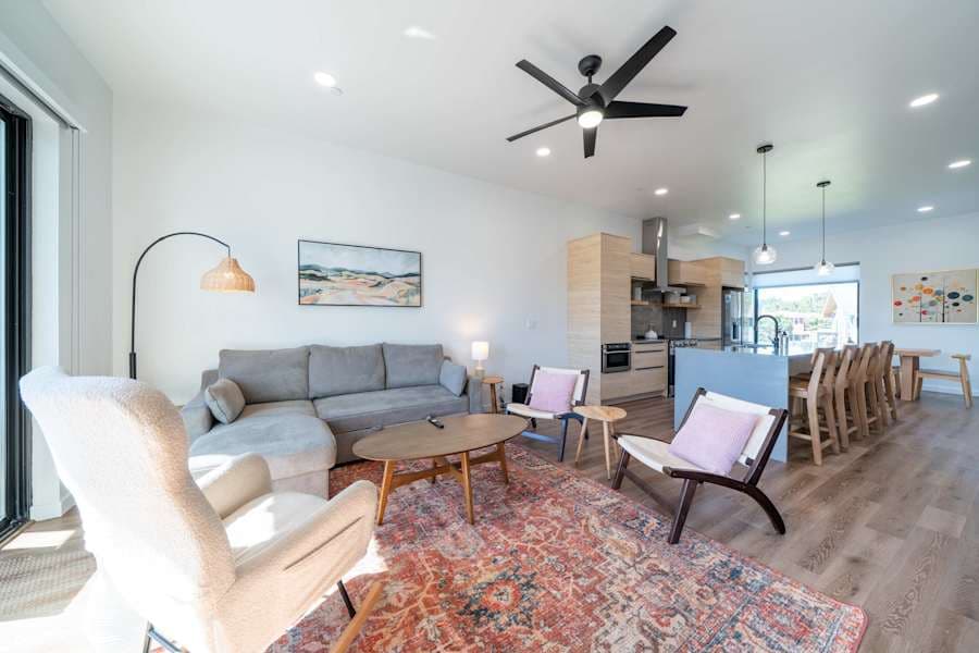 Bay-View Townhome, Hot Tub & Walk to Town