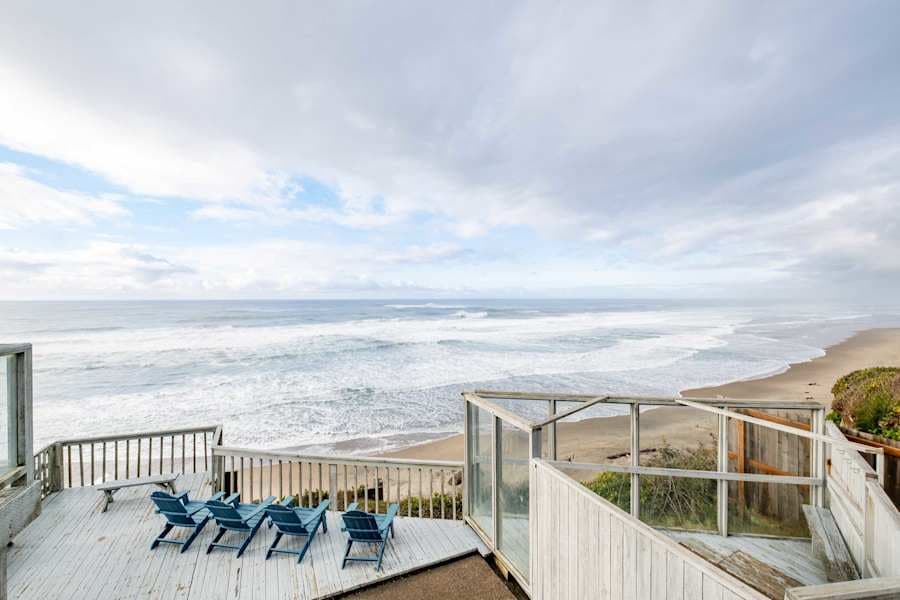 Nelscott Anchor House, Hot Tub, Steps to Beach