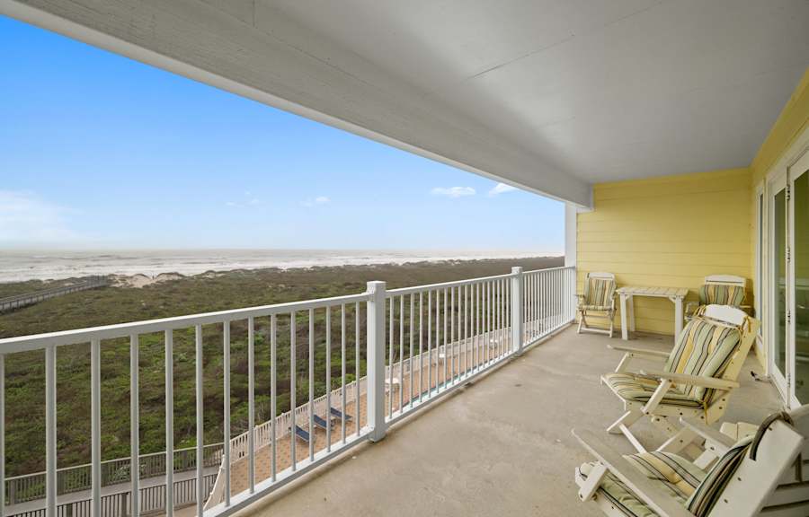 Playa Azul, Top-Floor Beachfront Balcony & Pool